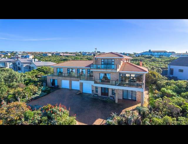 5 BEDROOM HOUSE FOR SALE IN VILLAGE ON SEA